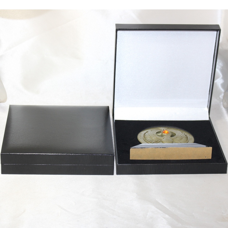 Είδος V-23 τετραγωνικό δερμάτινο κουτί PU για κέρματα ανταρσίας 120mm, μετάλλια και σήματα κ.λπ. mm.160*160*38, βάρη περίπου 280g